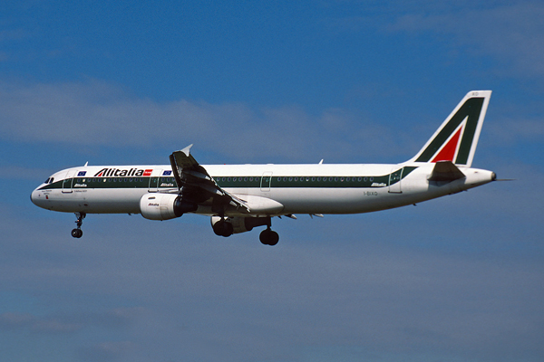 ALITALIA TEAM AIRBUS A321 F.jpg