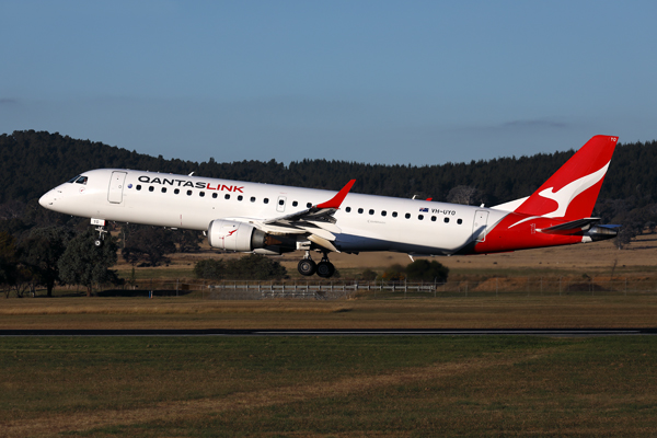 QANTAS LINK EMBRAER 190 CBR RF 002A1179.jpg