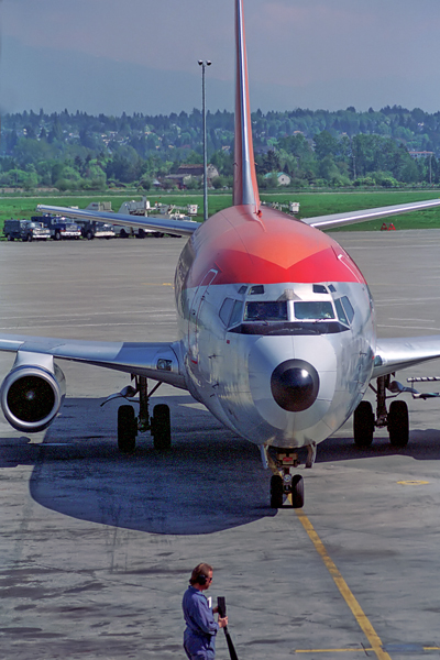 CP AIR BOEING 737 200 YVR RF 197 24_filtered RESCAN.jpg