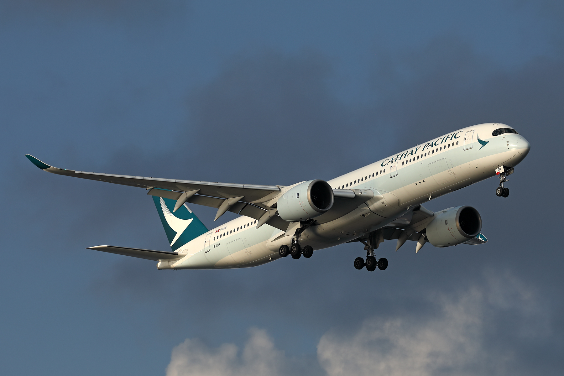 CATHAY PACIFIC AIRBUS A350 900 SIN RF 002A1675.jpg