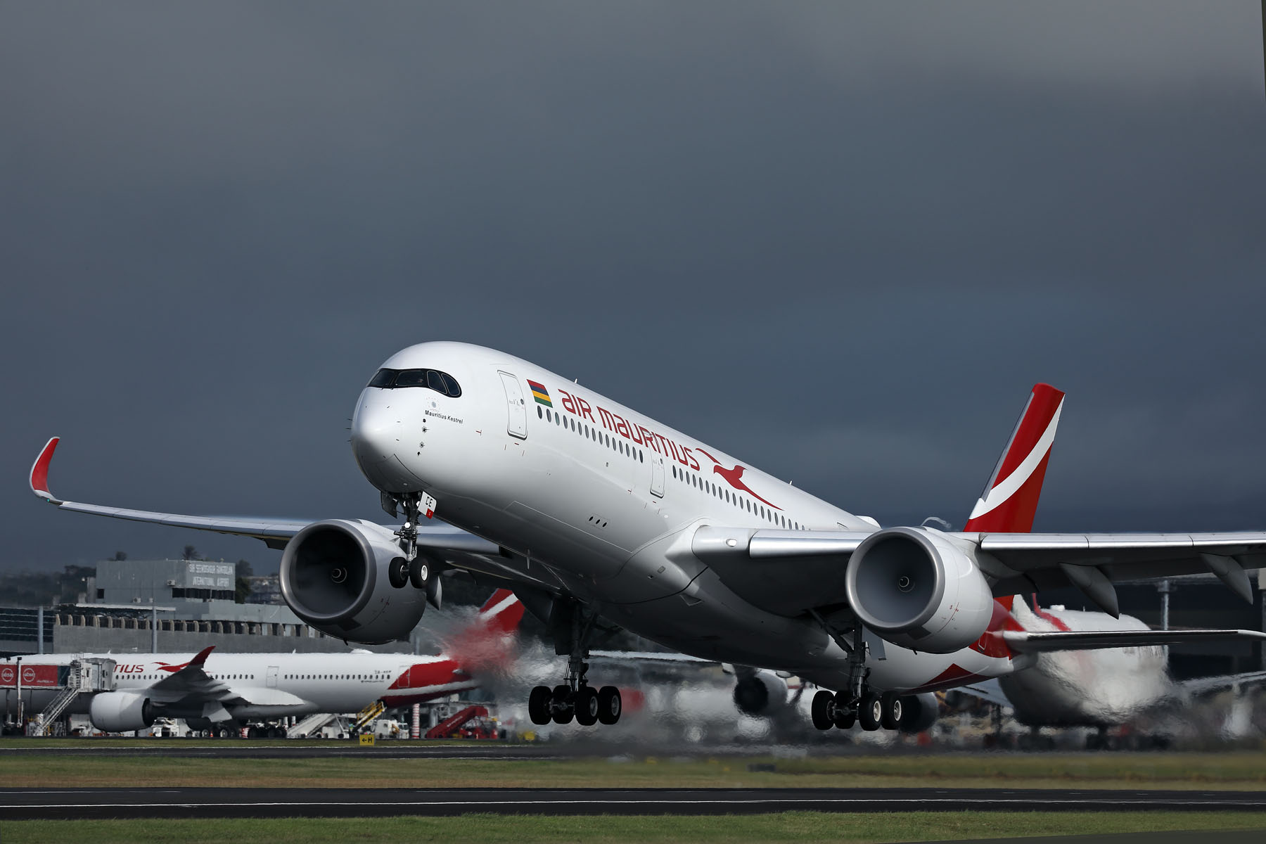 AIR MAURITIUS AIRBUS A350 900 MRU RF 002A2411.jpg