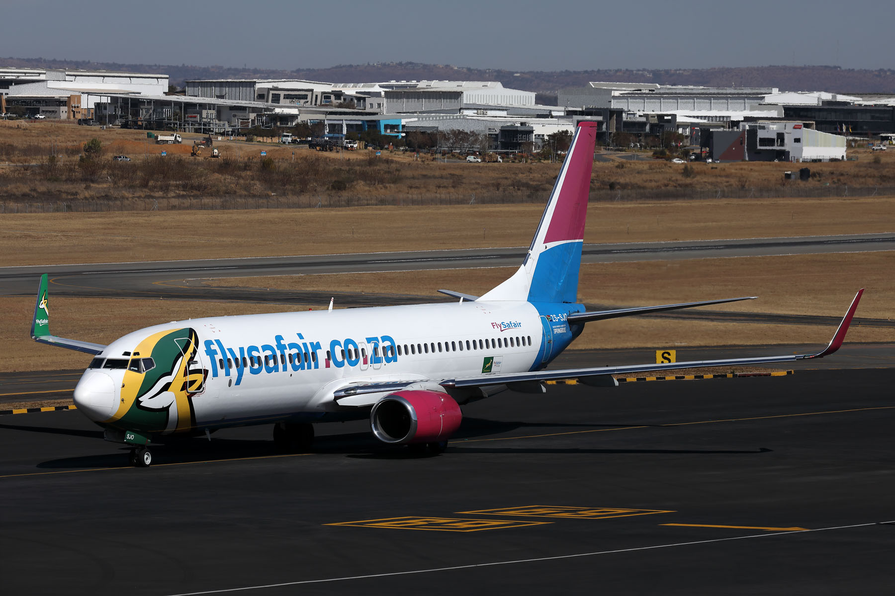 FLY SAFAIR BOEING 737 800 HLA RF 002A2849.jpg