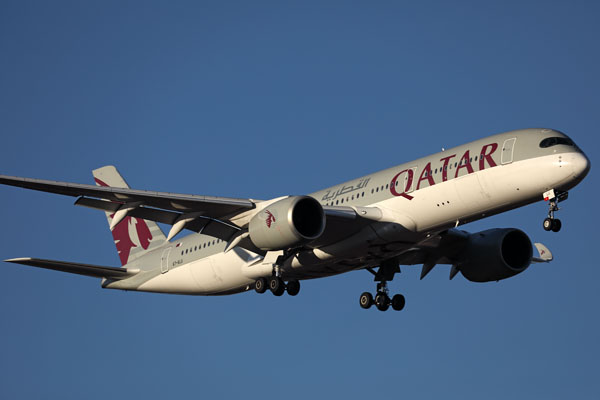 QATAR AIRBUS A350 900 JNB RF 002A2923.jpg