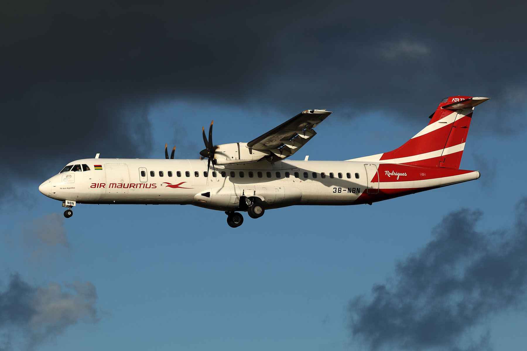 AIR MAURITIUS ATR72 MRU RF 002A2278.jpg