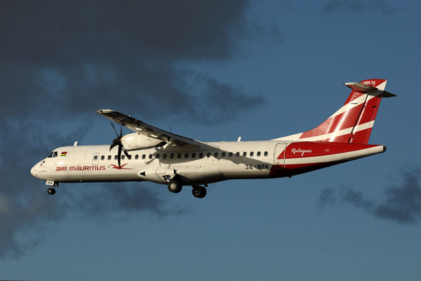 AIR MAURITIUS ATR72 MRU RF 002A2279.jpg