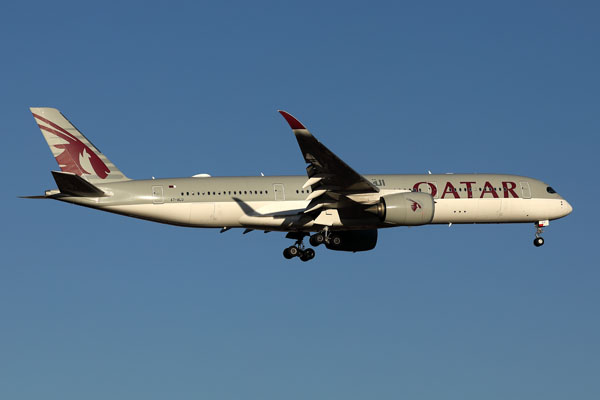QATAR AIRBUS A350 900 JNB RF 002A2925.jpg