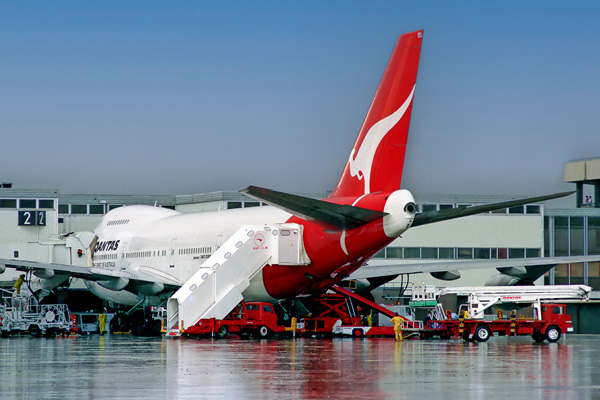 QANTAS BOEING 747 200 MEL RF 129 23.jpg
