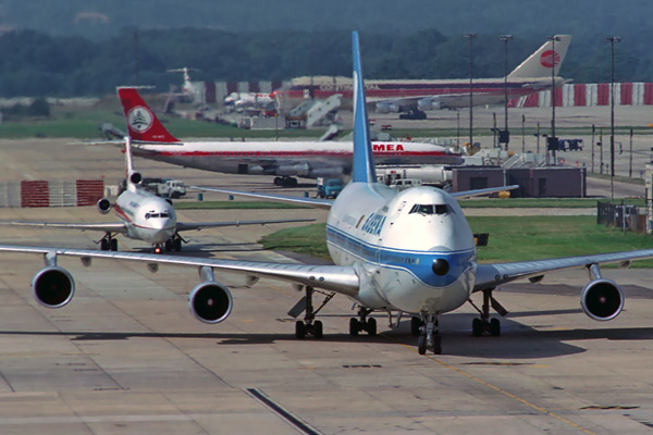 SABENA BOEING 747 200 LGW RF 107 16.jpg