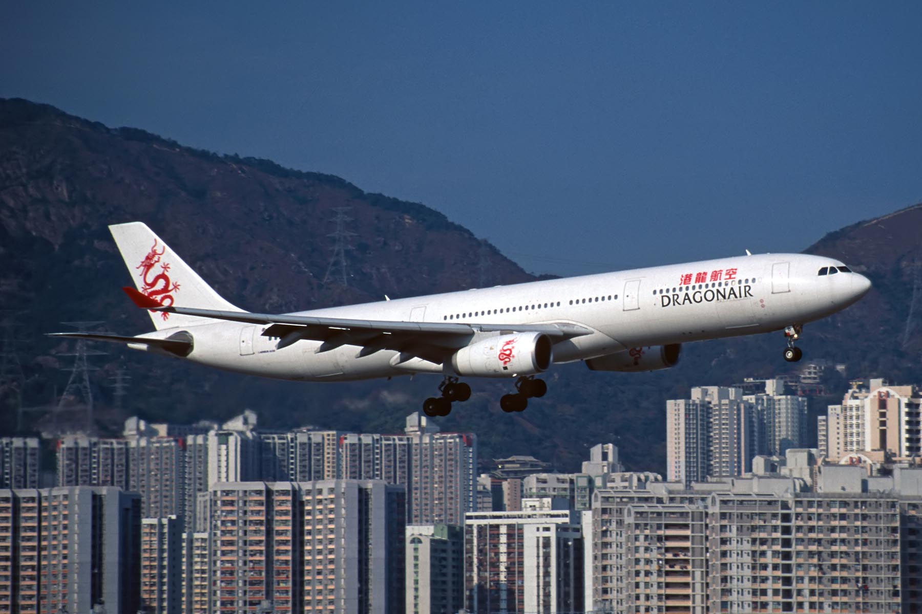 DRAGONAIR AIRBUS A330 300 HKG RF F.jpg