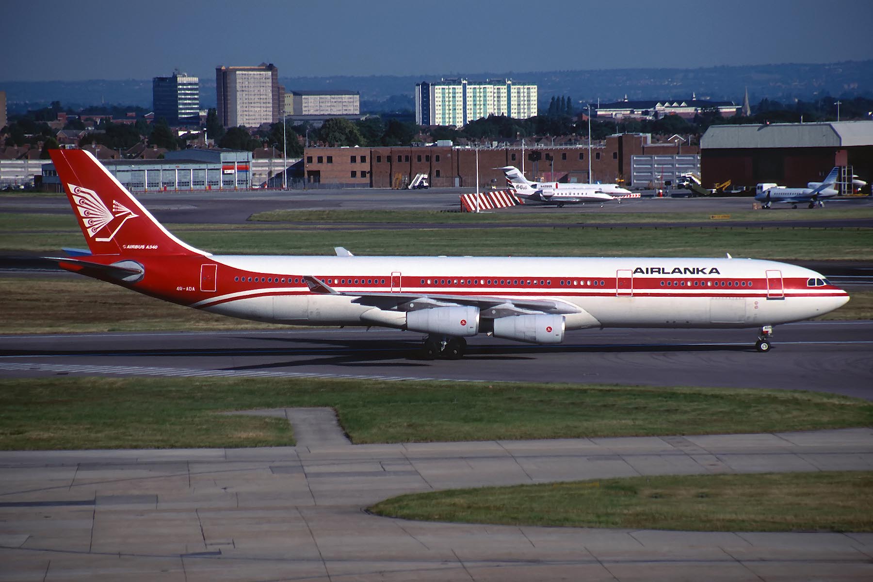 AIR LANKA AIRBUS A340 300 LHR RF F.jpg