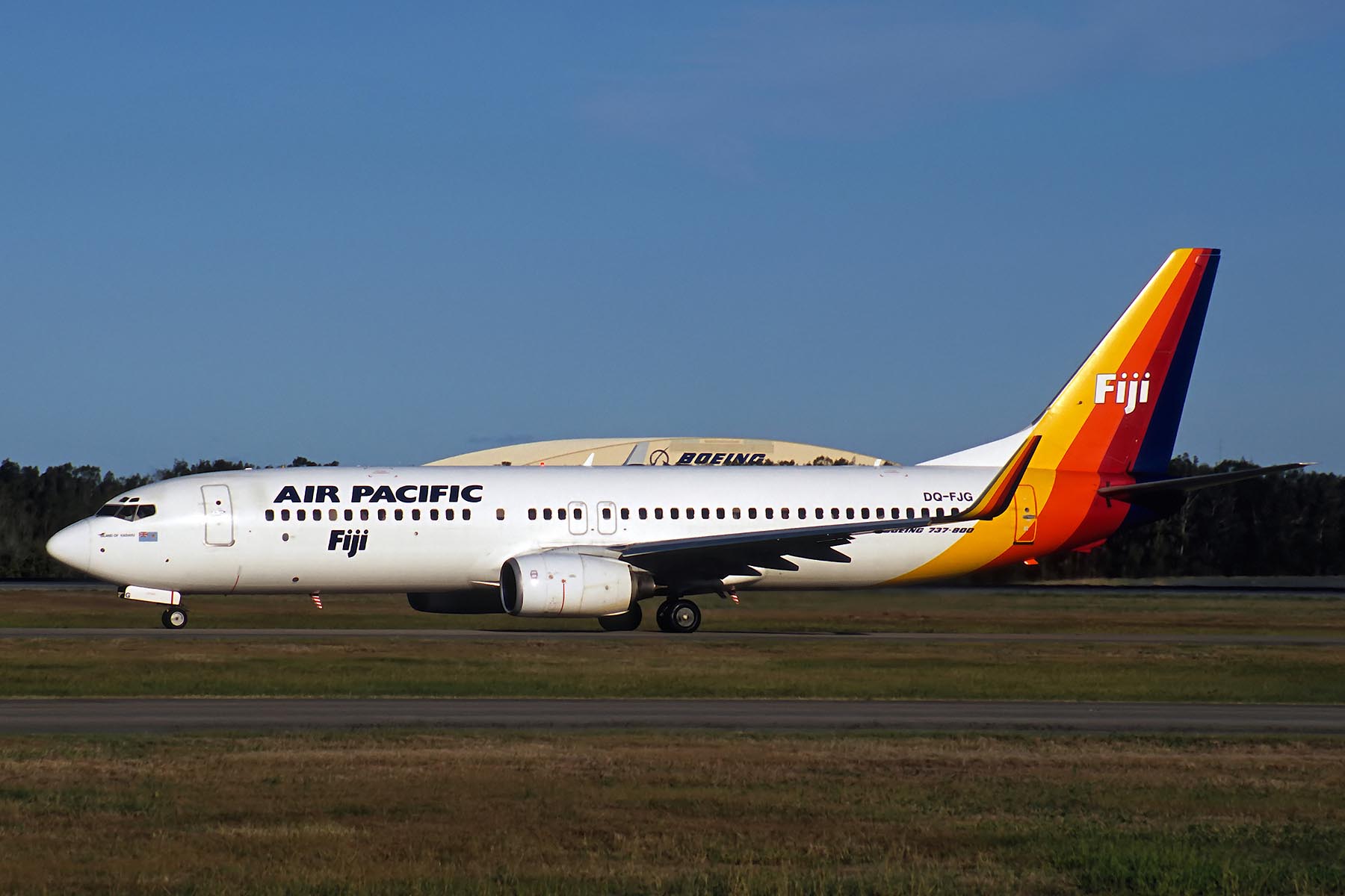 AIR PACIFIC FIJI BOEING 737 800 BNE RF F.jpg