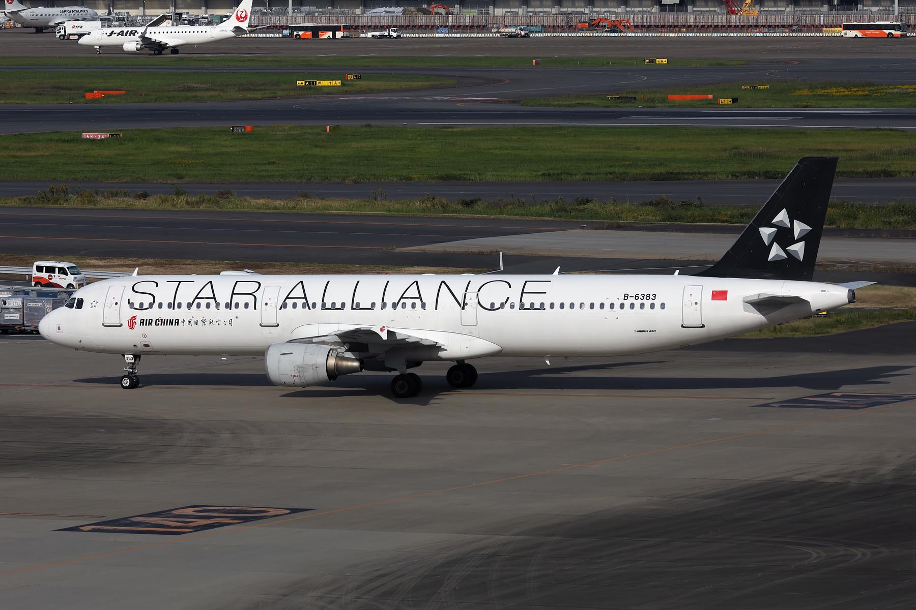 AIR CHINA AIRBUS A321 HND RF 002A4877.jpg