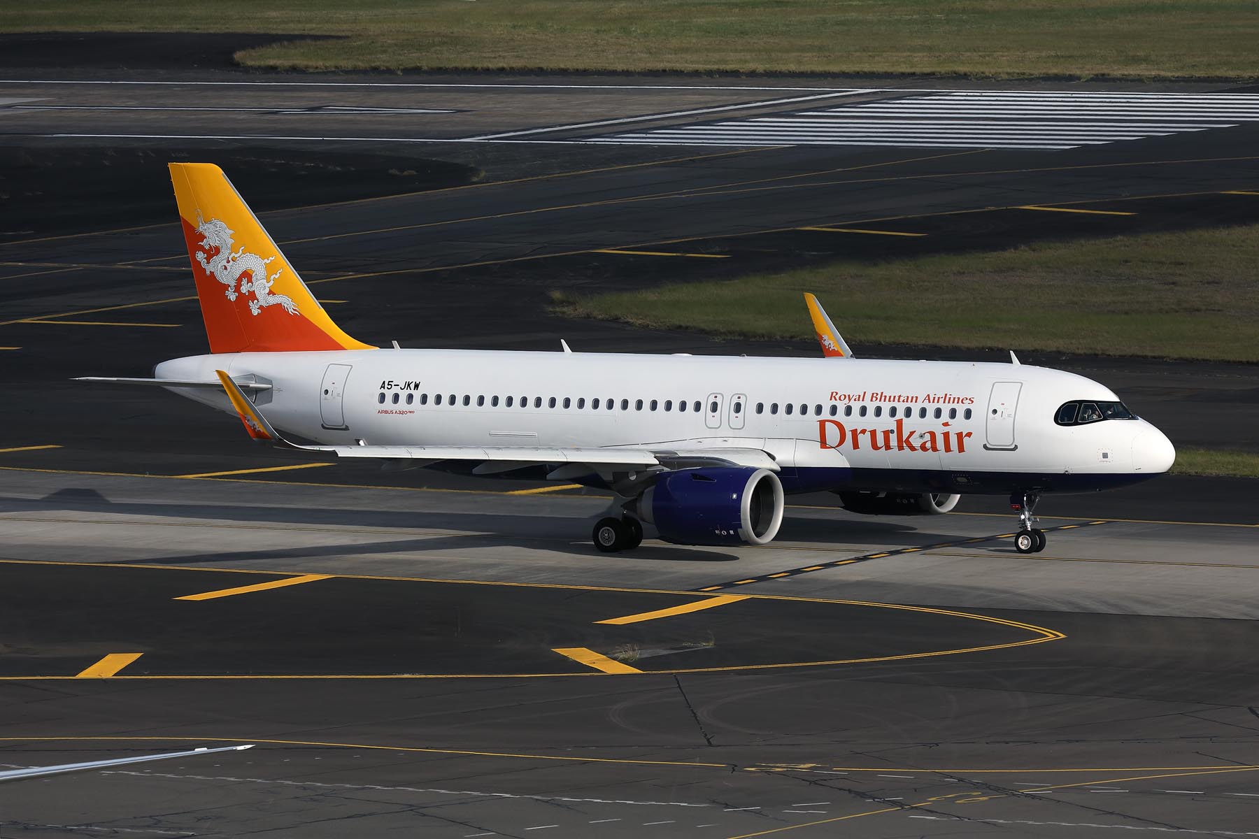 DRUKAIR AIRBUS A320 NEO SYD RF 002A3326.jpg