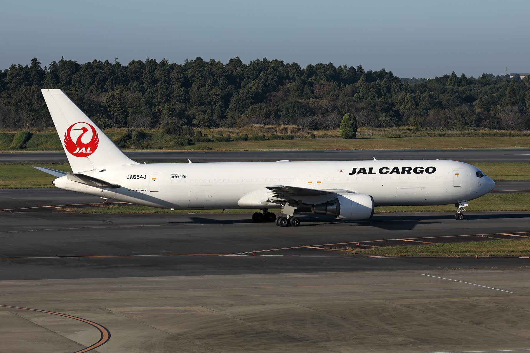 JAL CARGO BOEING 767 300F NRT RF 002A5150.jpg