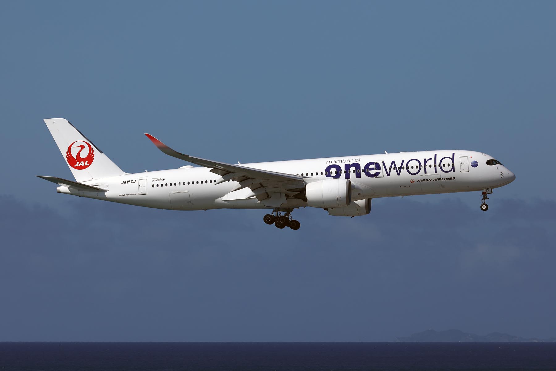 JAPAN AIRLINES AIRBUS A350 900 OKA RF 002A4468.jpg