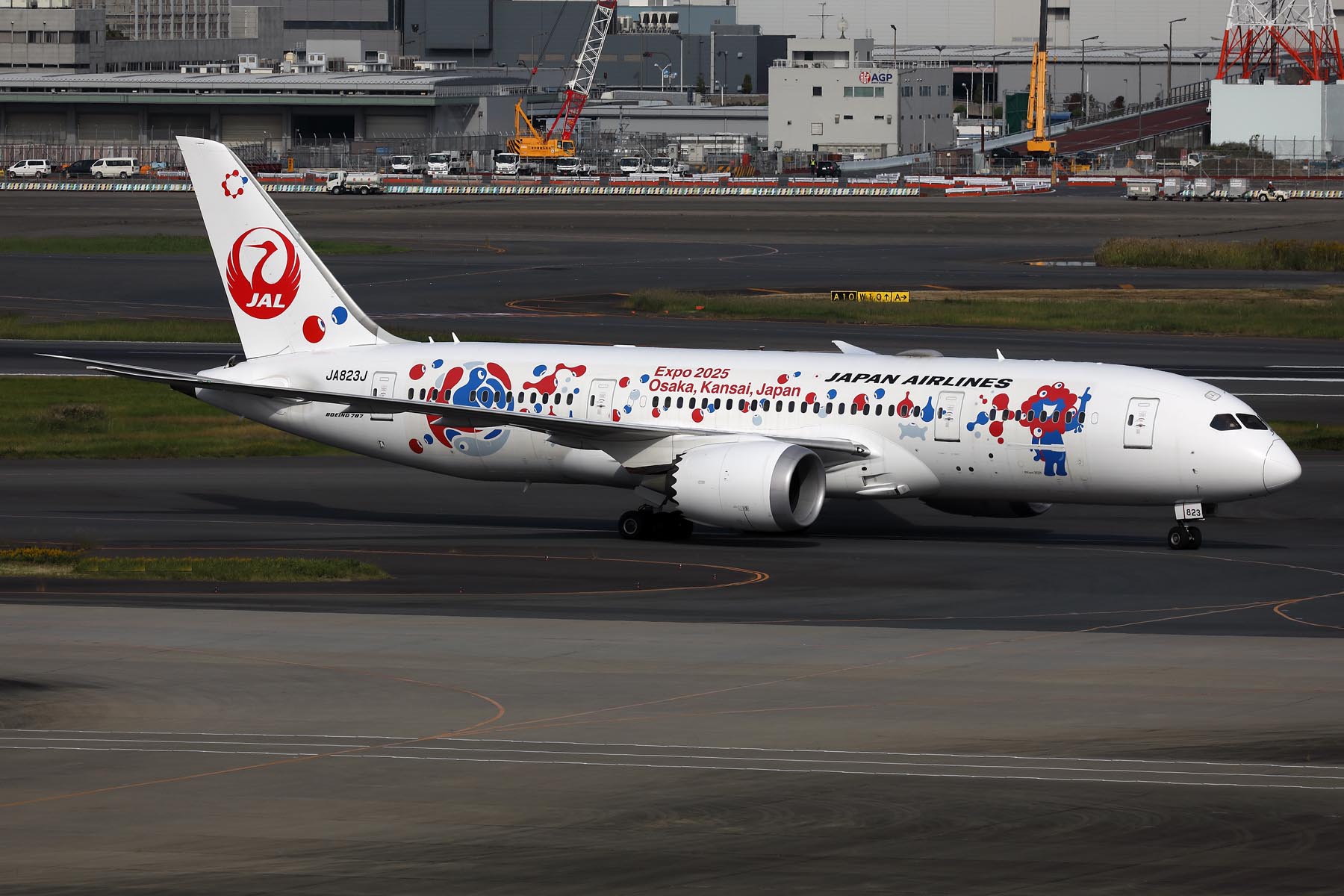 JAPAN AIRLINES BOEING 787 8 HND RF 002A4859.jpg