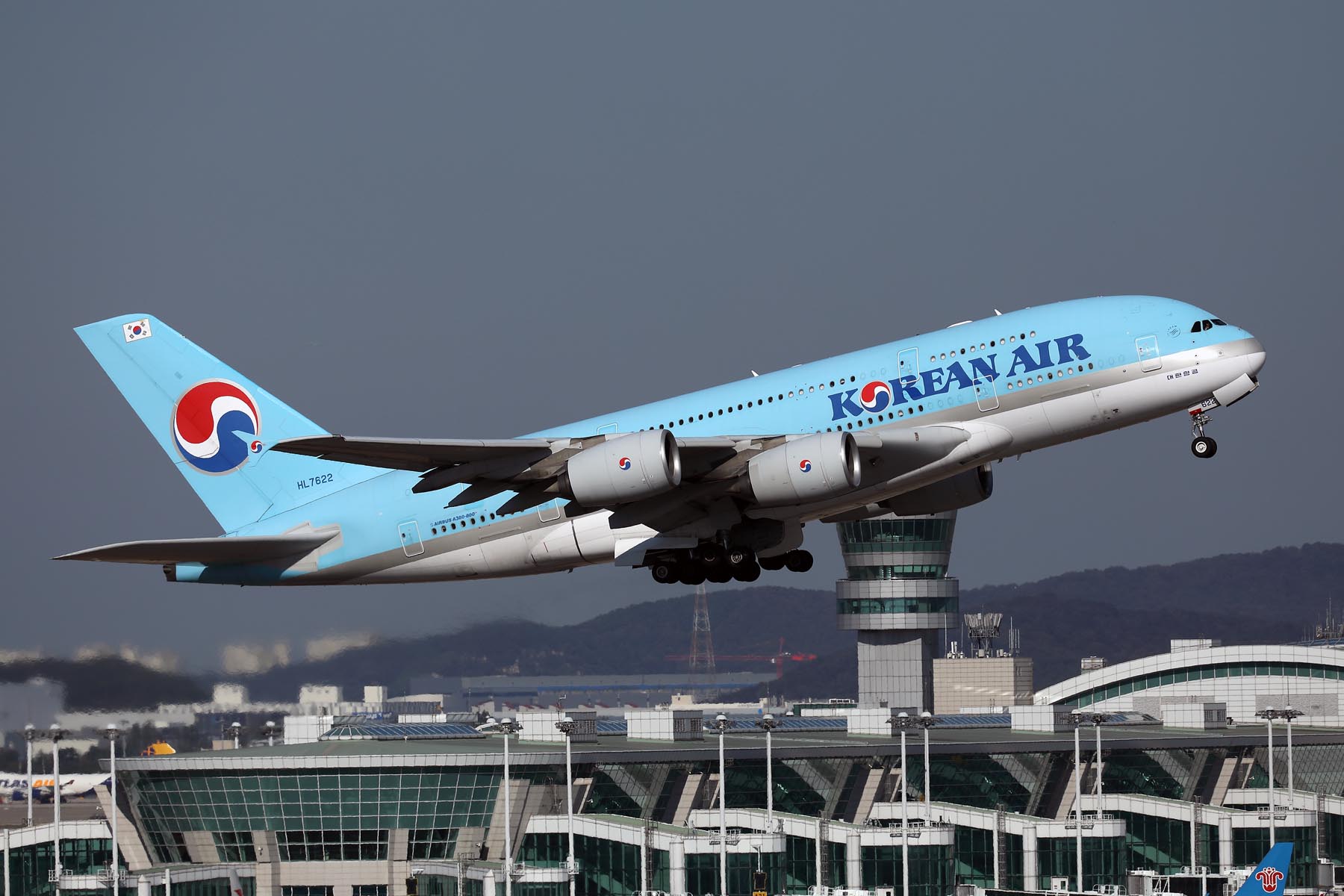 KOREAN AIR AIRBUS A380 ICN RF 002A3877.jpg
