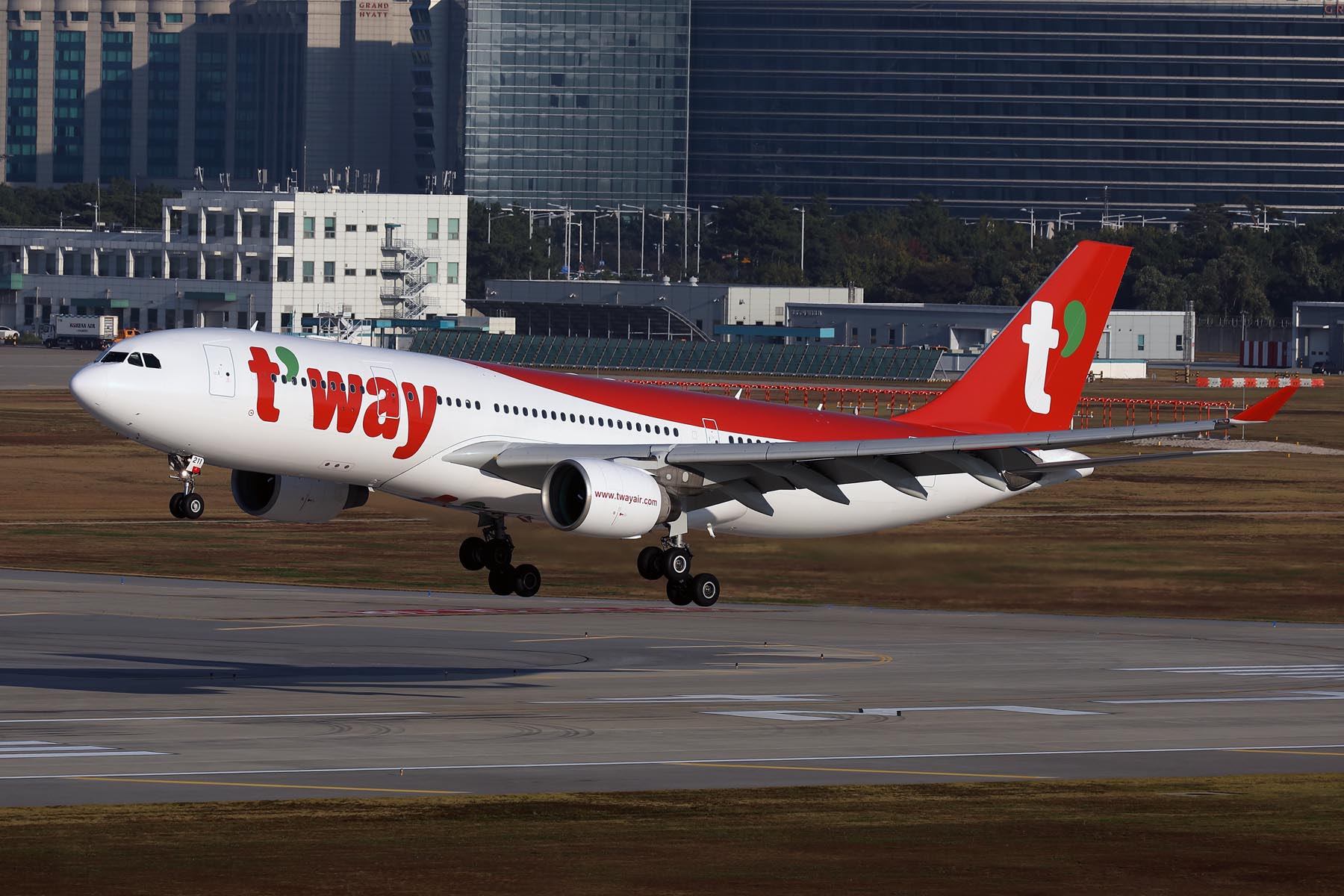 T WAY AIRBUS A330 300 ICN RF 002A4067.jpg