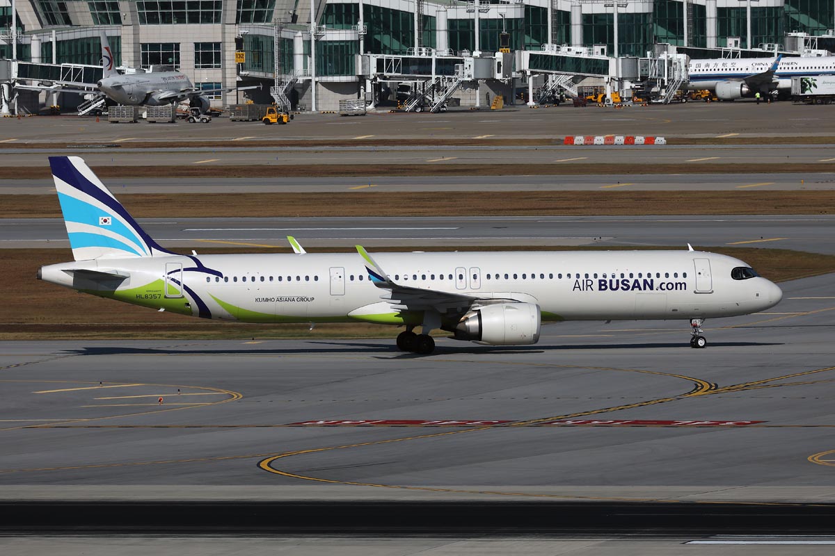 AIR BUSAN AIRBUS A321 NEO ICN RF 002A3870.jpg