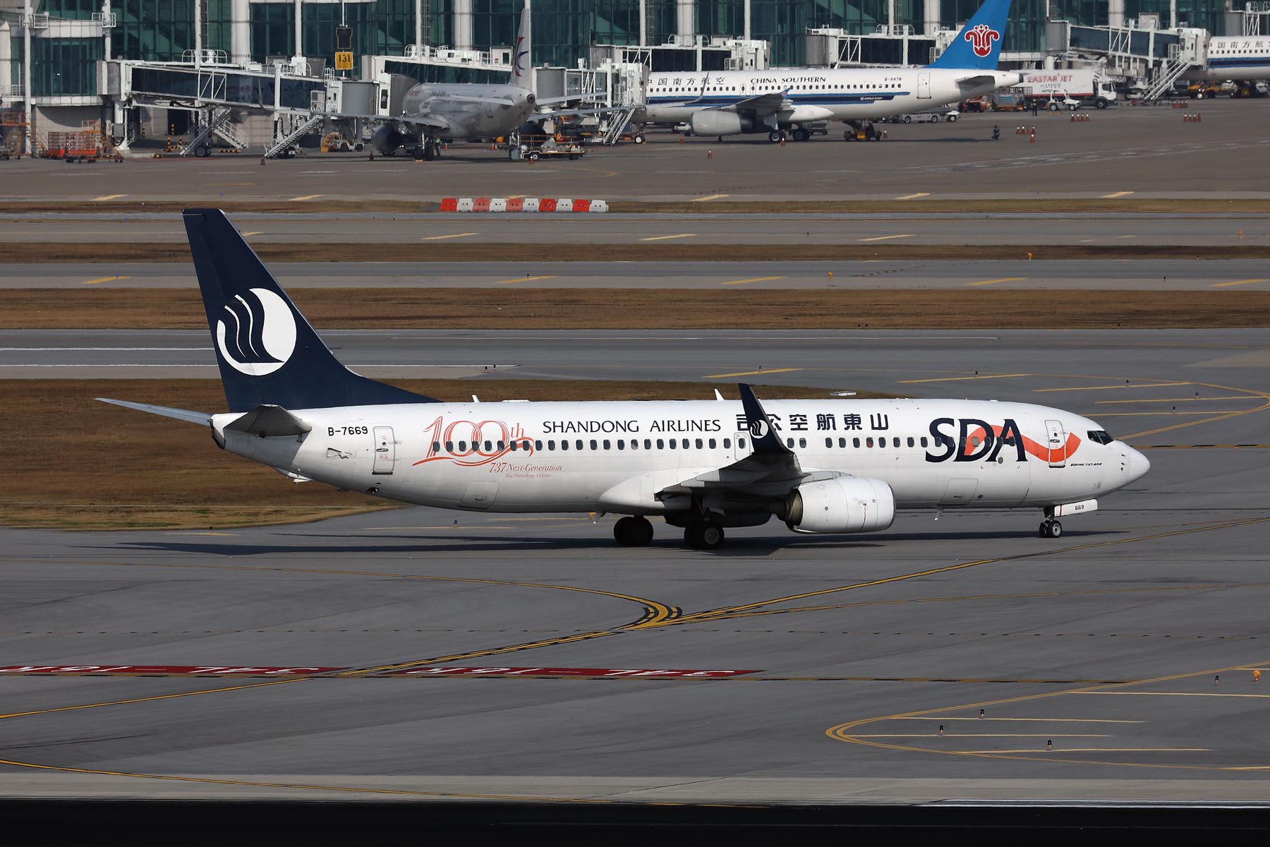 SHANDONG AIRLINES BOEING 737 800 ICN RF 002A5072.jpg