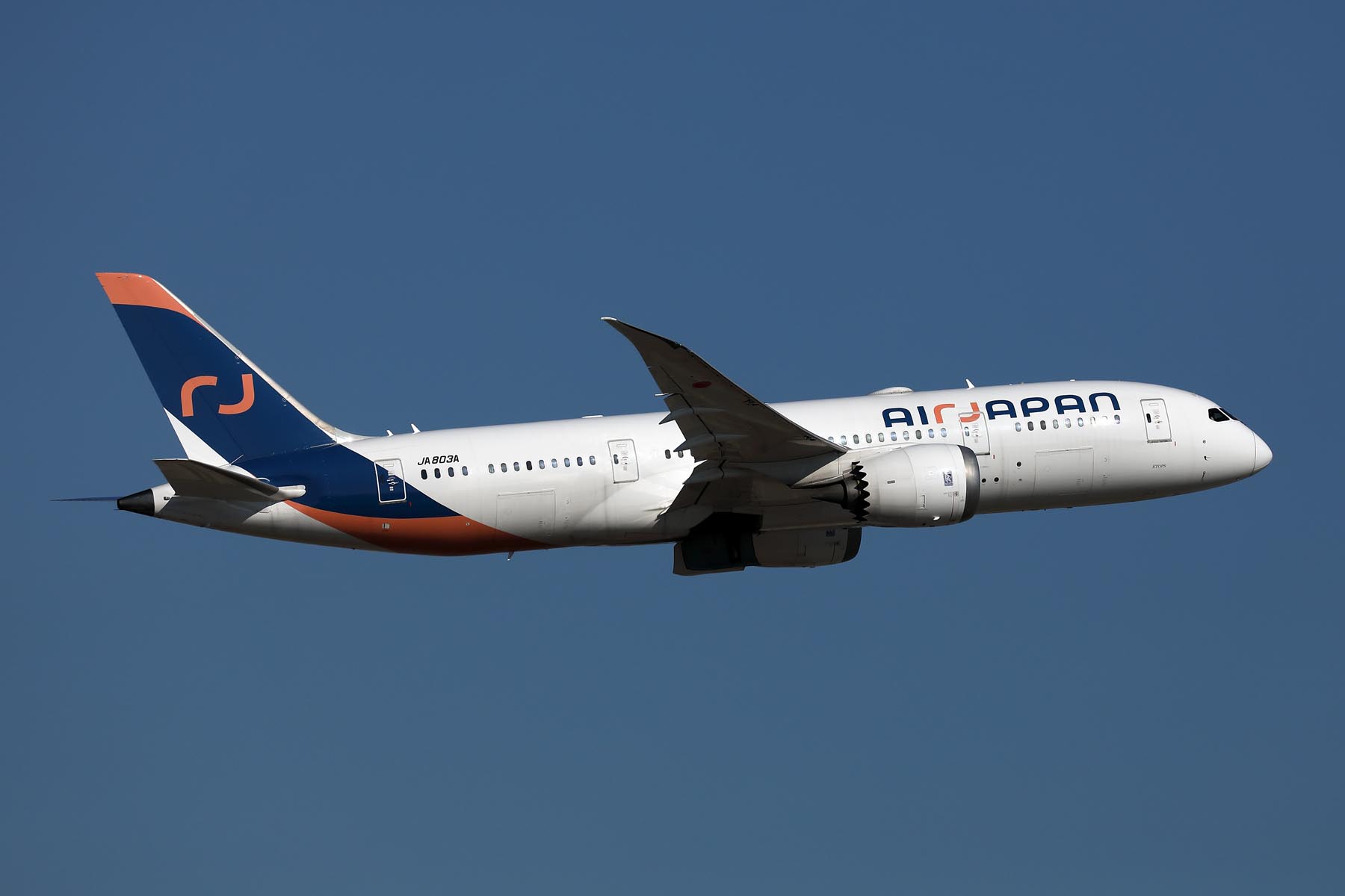 AIR JAPAN BOEING 787 8 ICN RF 002A3829.jpg