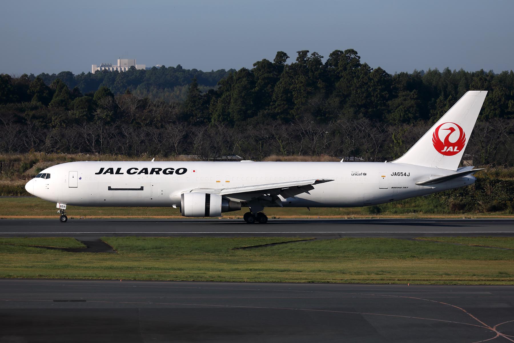 JAL CARGO BOEING 767 300F NRT RF 002A5140.jpg