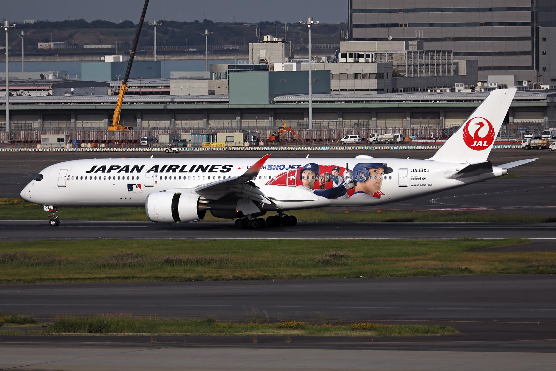 JAPAN AIRLINES AIRBUS A350 900 HND RF 002A4892.jpg