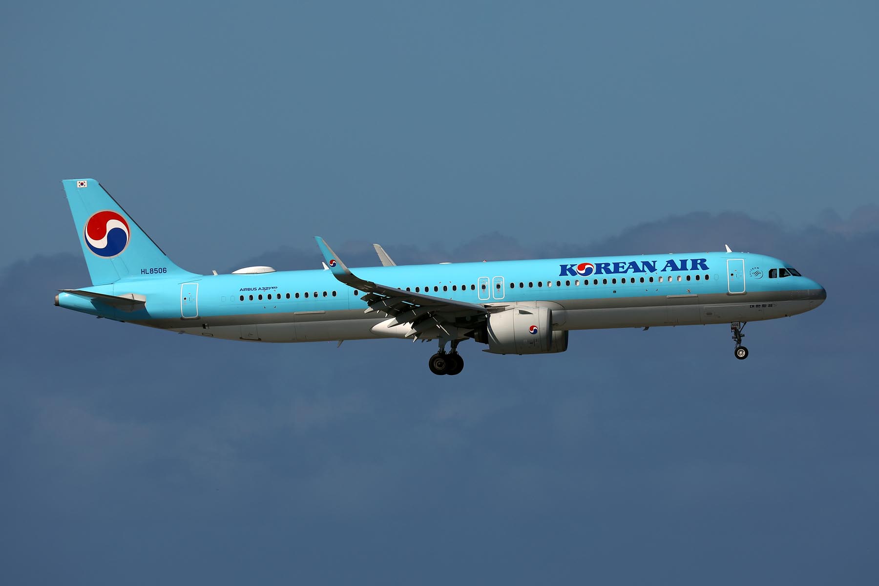 KOREAN AIR AIRBUS A321 NEO OKA RF 002A4476.jpg