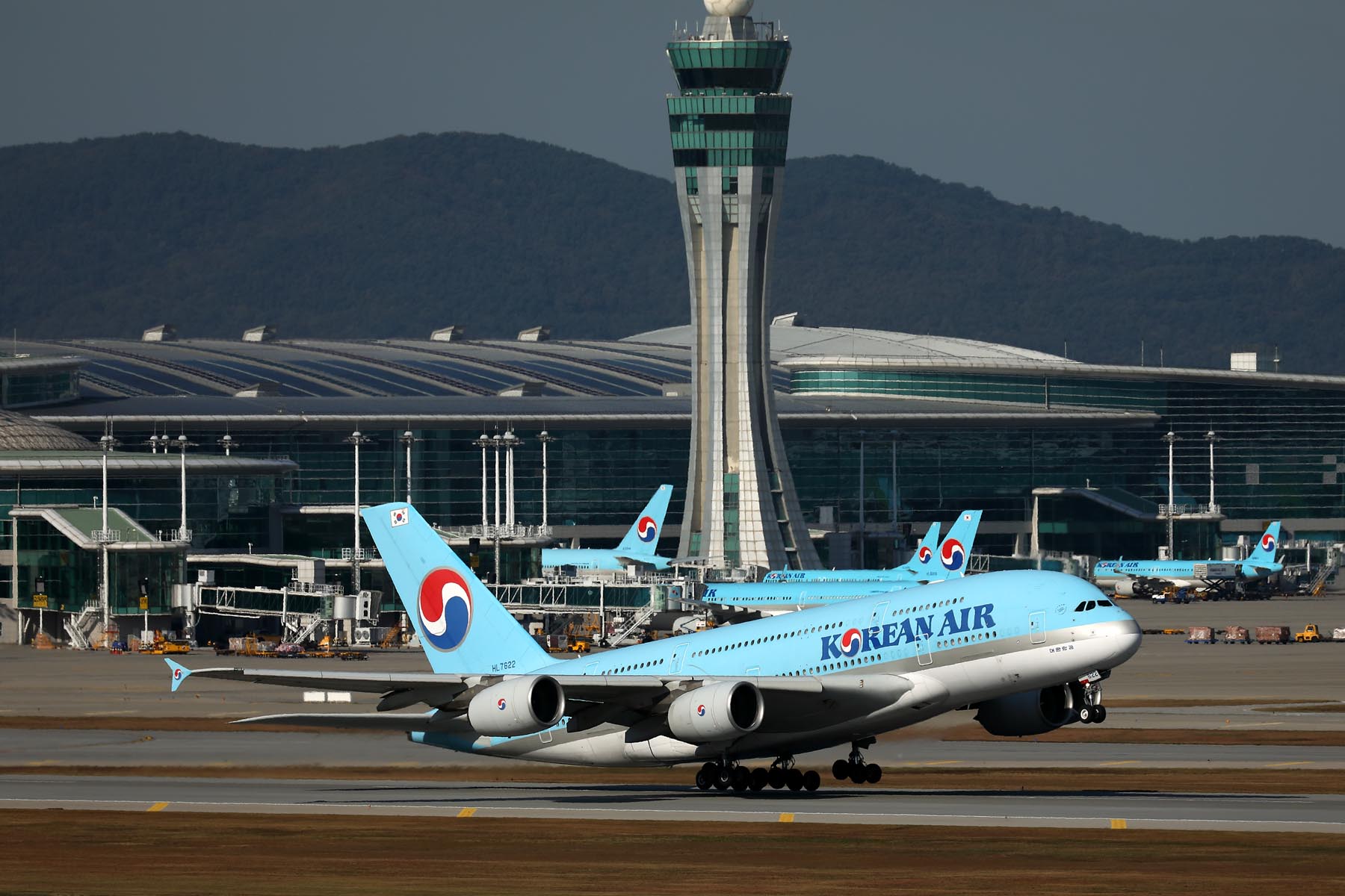 KOREAN AIR AIRBUS A380 ICN RF 002A3873.jpg