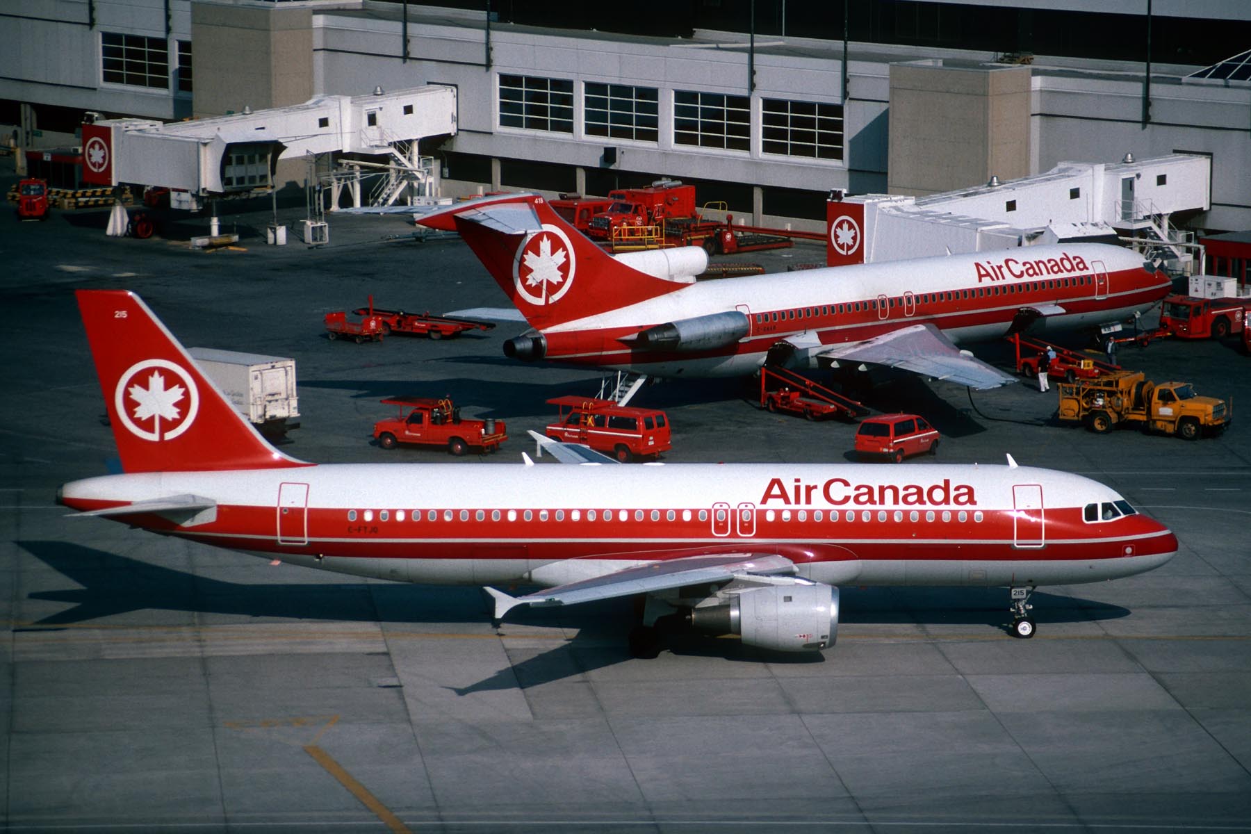 AIR CANADA AIRBUS A320 YYZ RF K.jpg