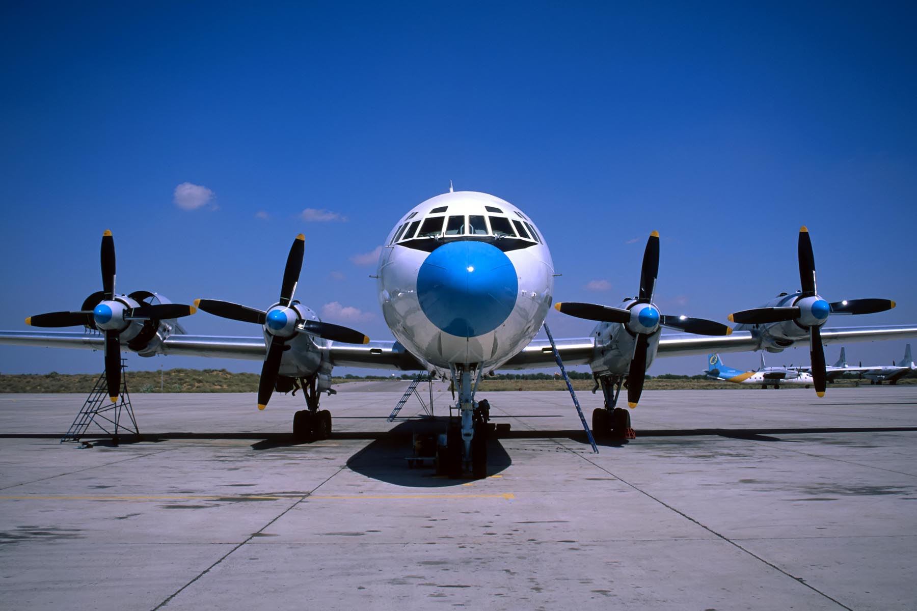 AIR CESS ILYUSHIN IL18 SHJ RF F.jpg