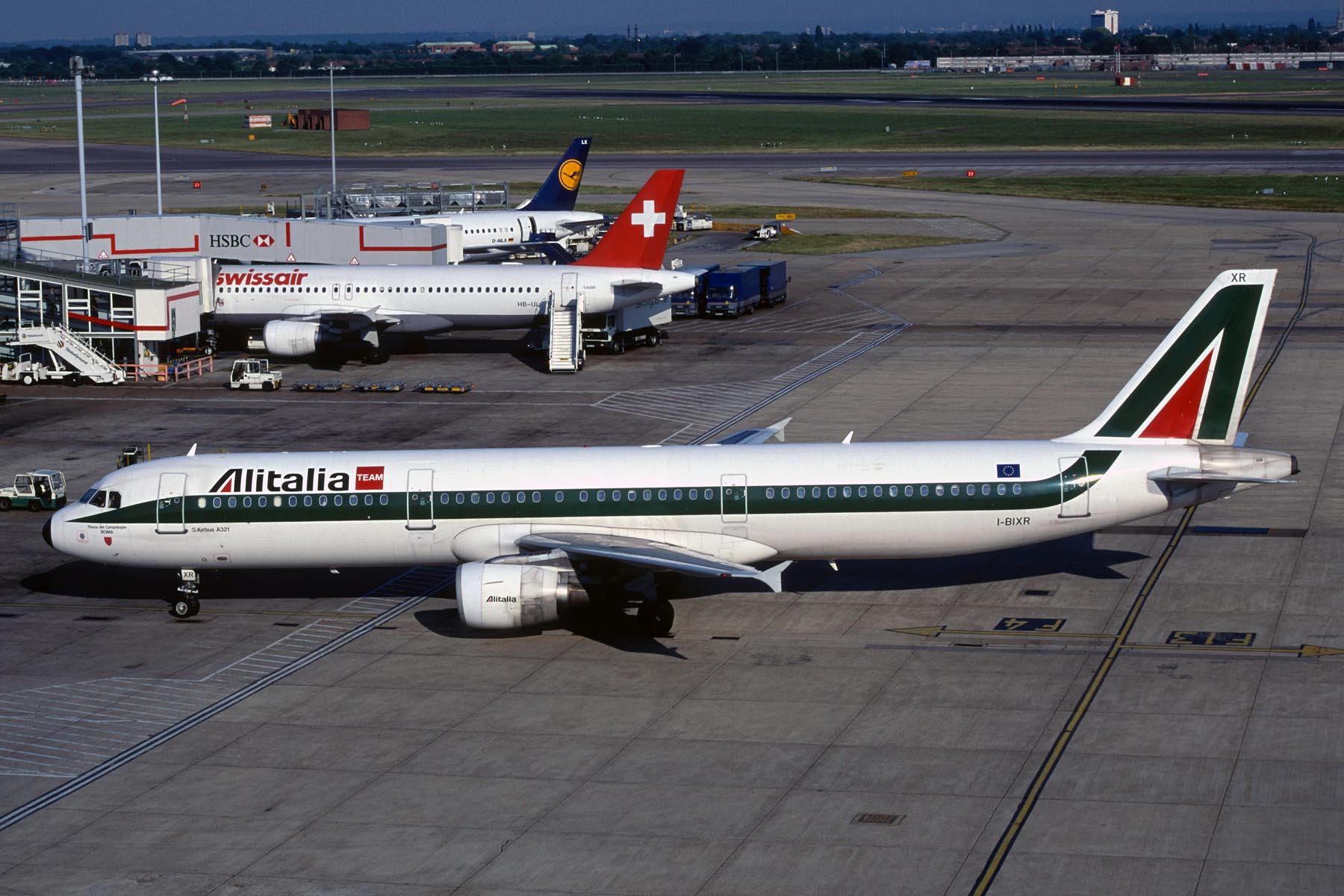 ALITALIA TEAM AIRBUS A321 LHR RF F.jpg
