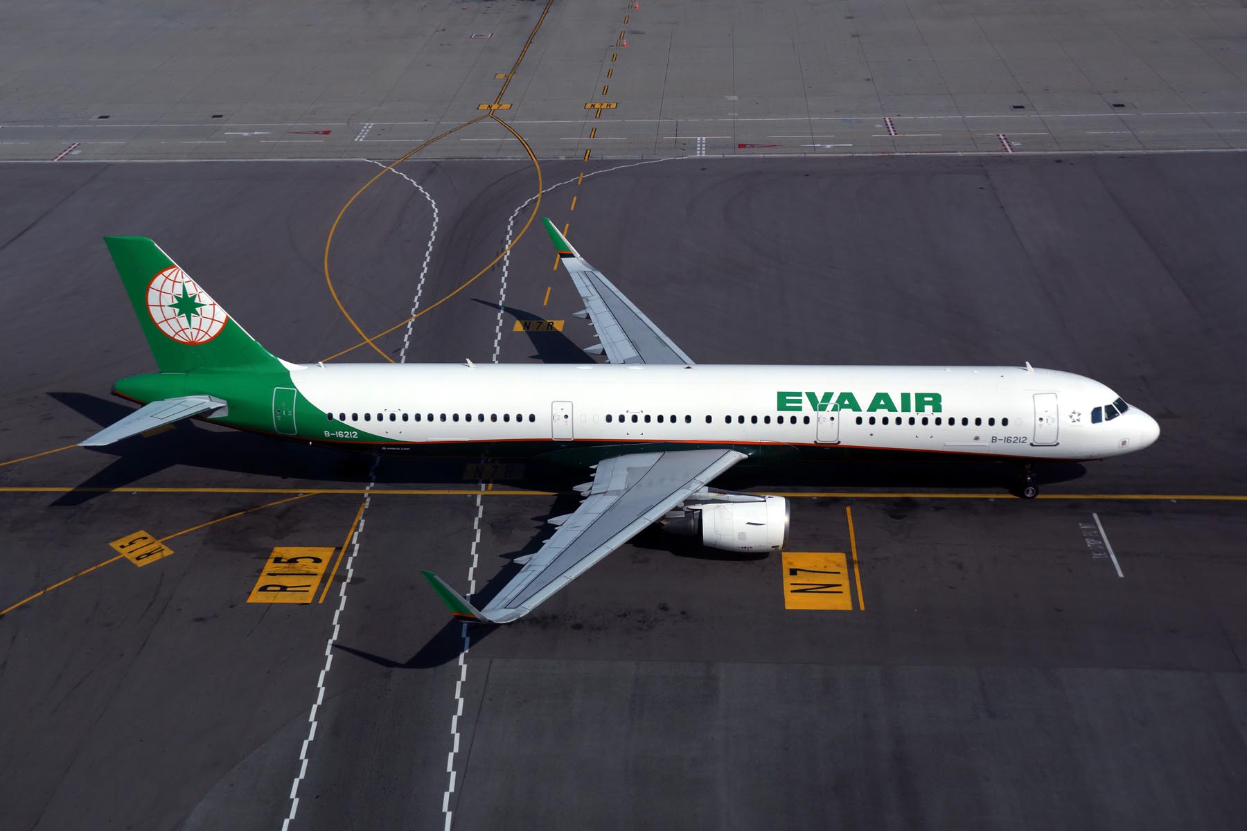 EVA AIR AIRBUS A321 NEO HKG RF 5K5A0653.jpg