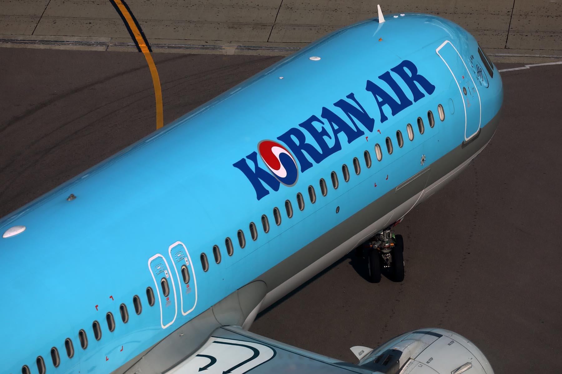 KOREAN AIR AIRBUS A321 NEO HKG RF 002A5938.jpg