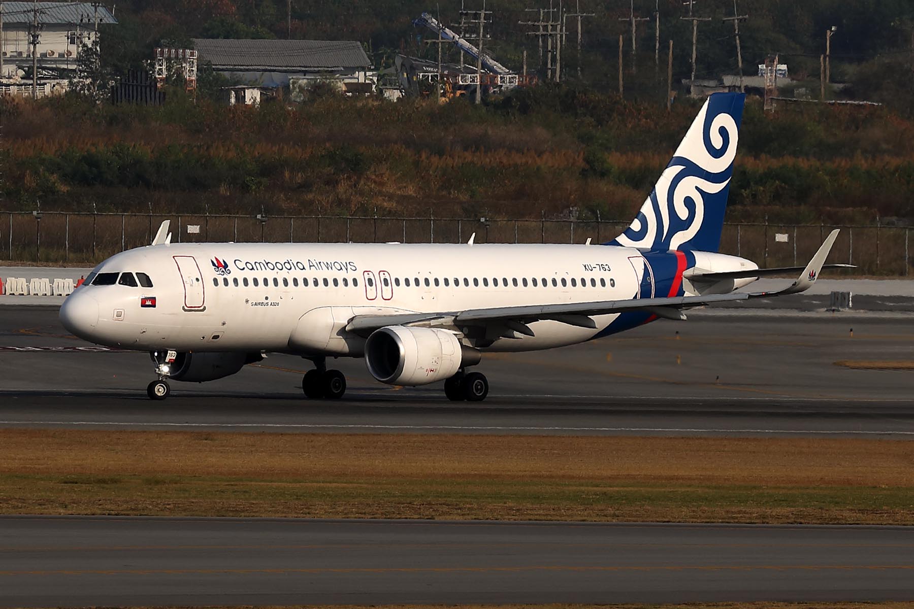 CAMBODIA AIRWAYS AIRBUS A320 BKK RF 002A6301.jpg