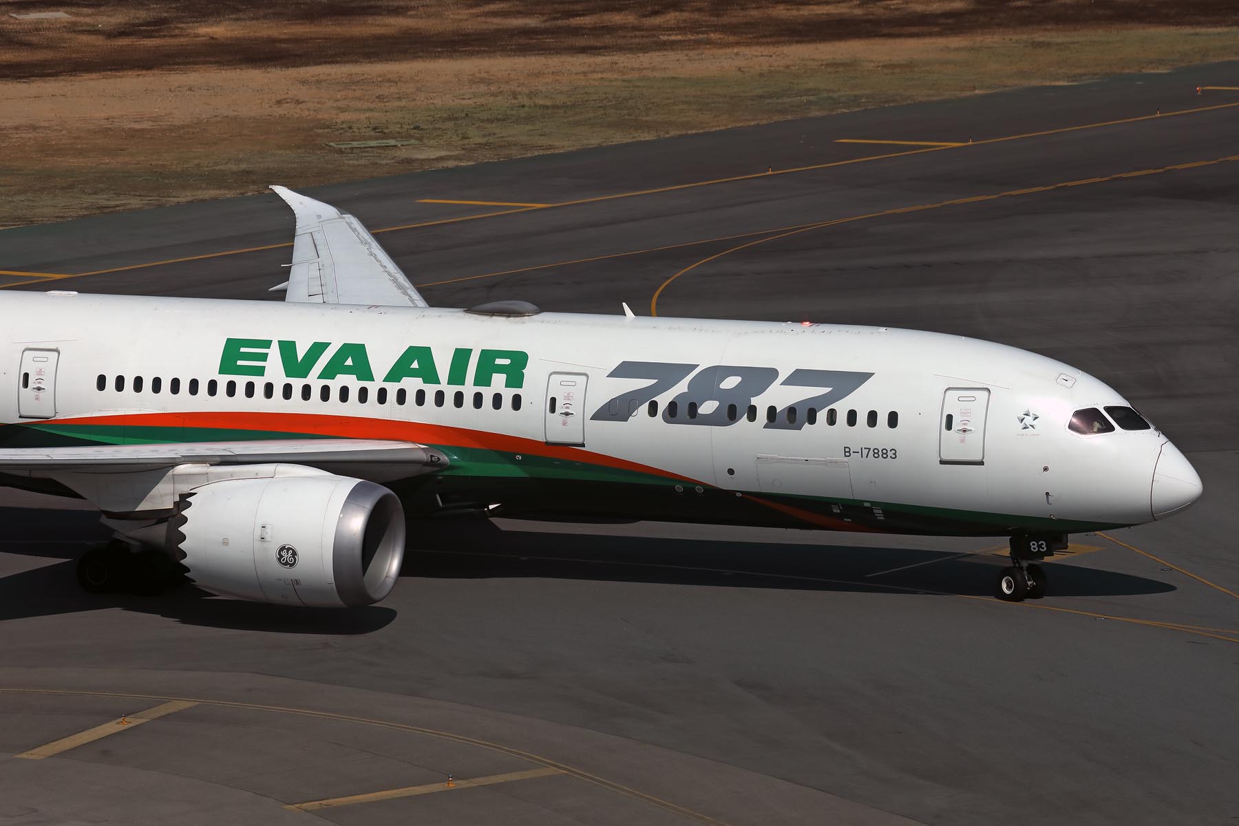 EVA AIR BOEING 787 10 HKG RF 002A5892.jpg