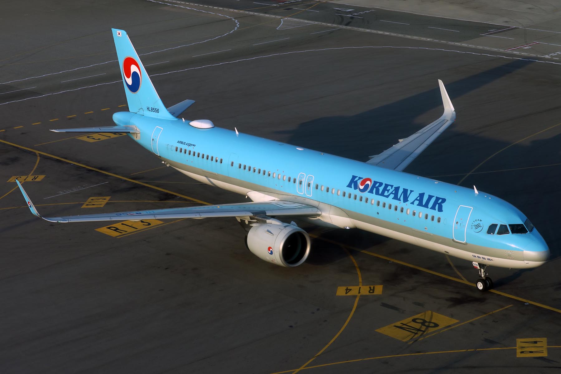 KOREAN AIR AIRBUS A321 NEO HKG RF 002A5964.jpg