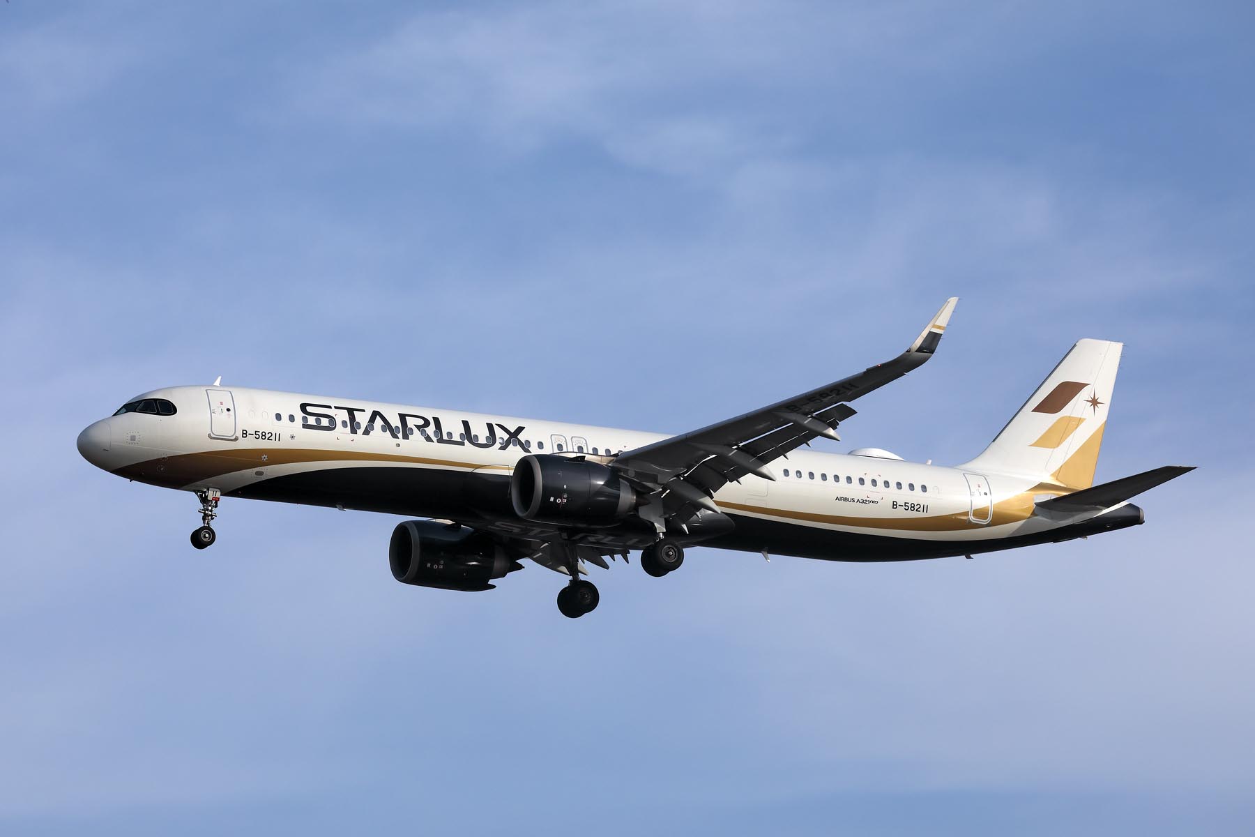 STARLUX AIRBUS A321 NEO BKK RF 002A6459.jpg