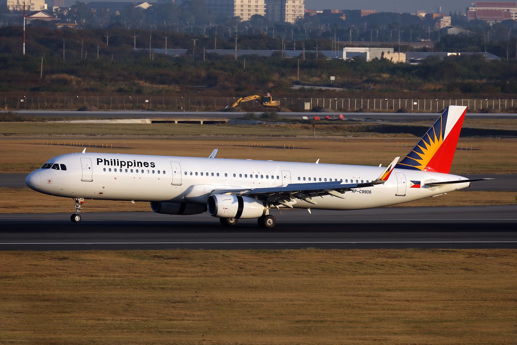 PHILIPPINES AIRBUS A321 BKK RF 002A6145.jpg