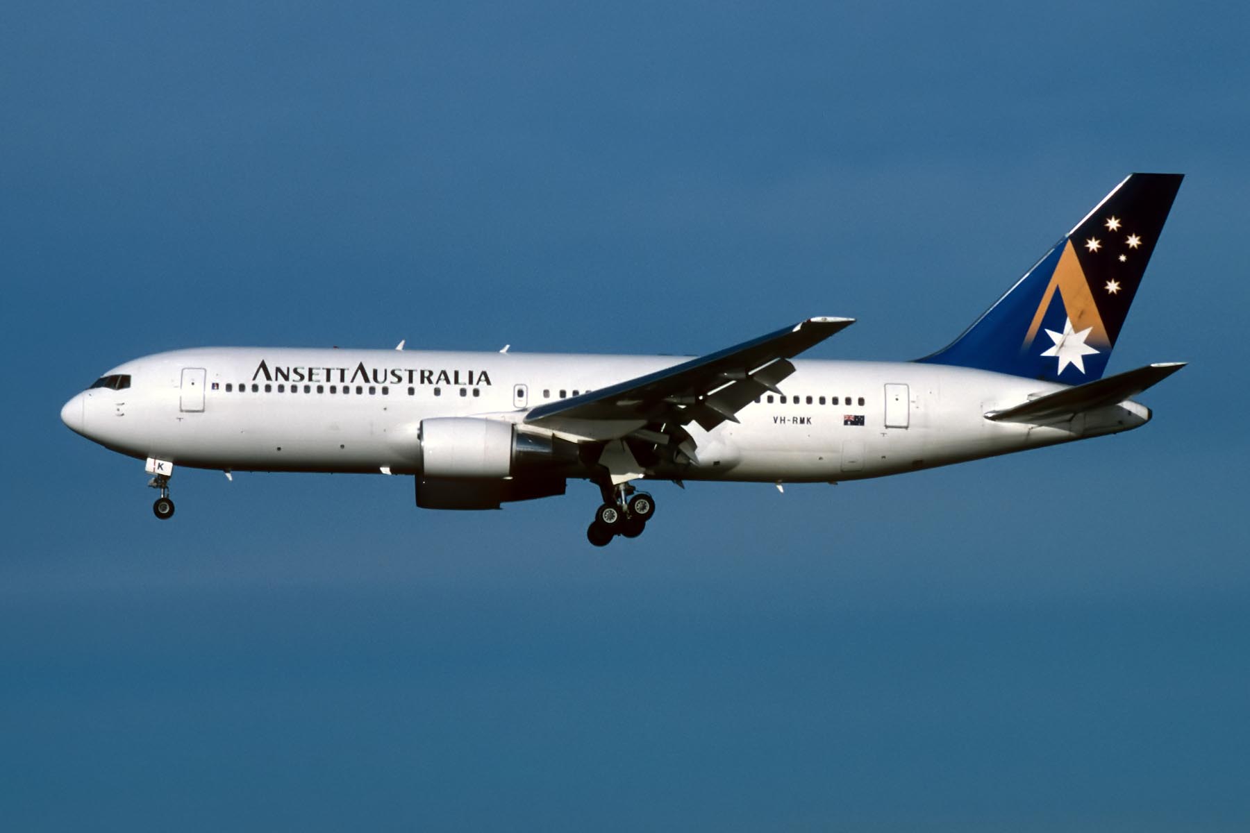ANSETT AUSTRALIA B767 200 VH-RMK K S 2046.jpg