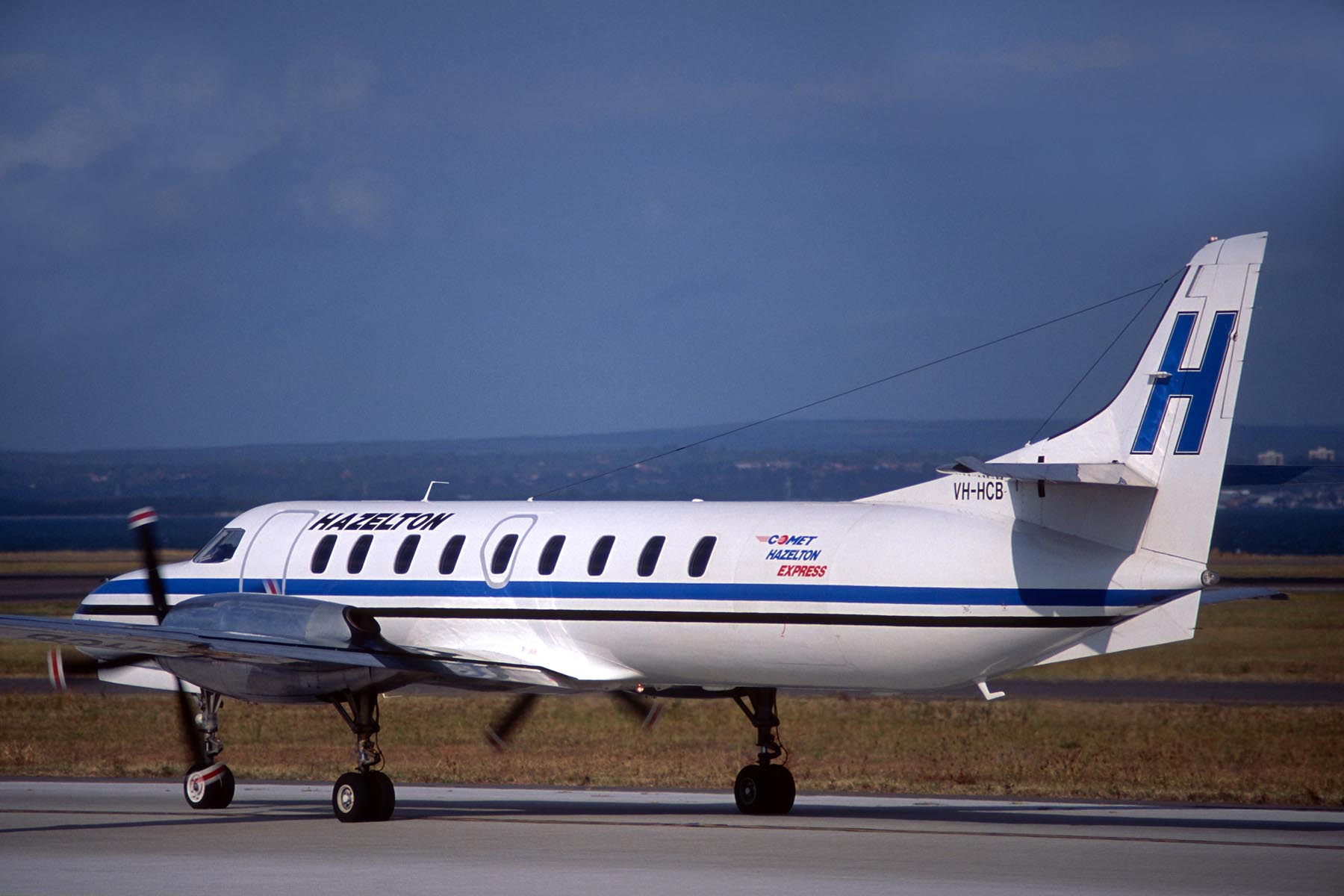 HAZELTON METROLINER VH-HCB F S 2141.jpg
