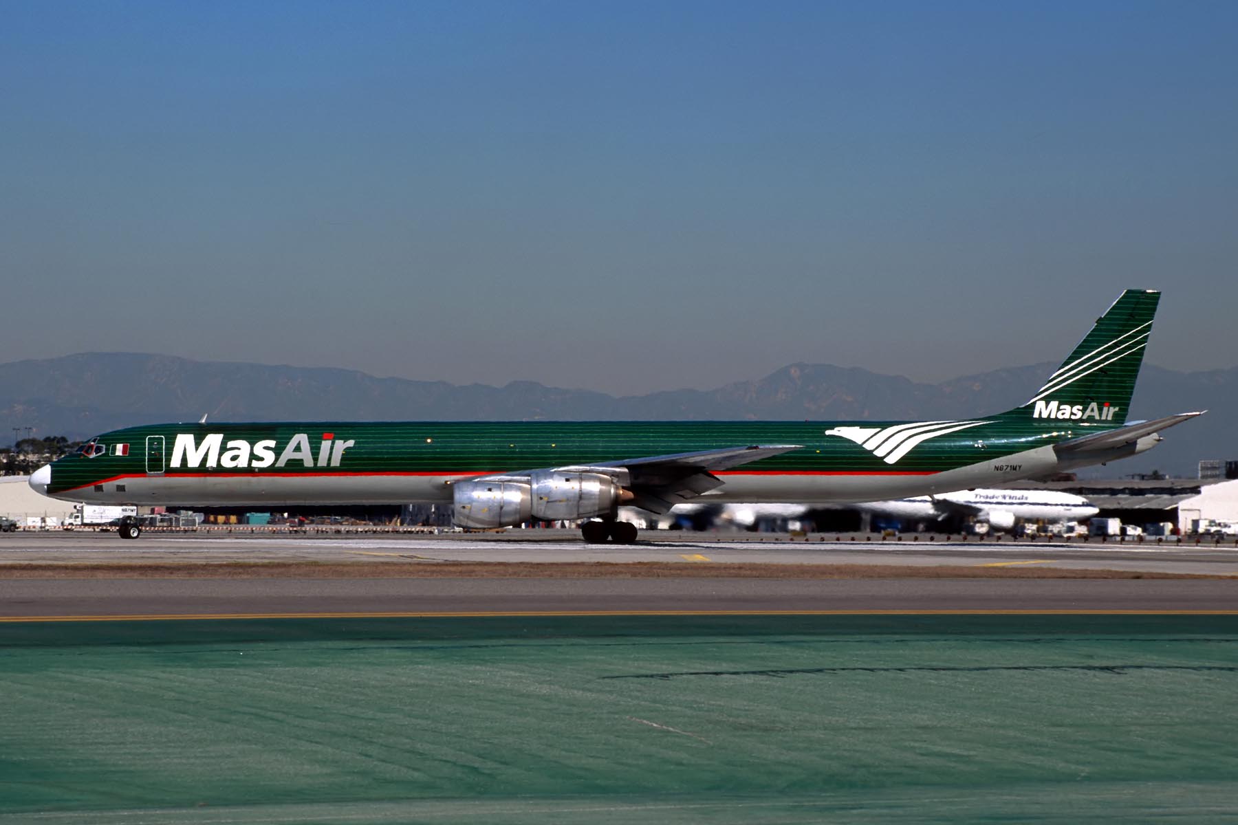MAS AIR DC8 73F N871MY F S 4245.jpg
