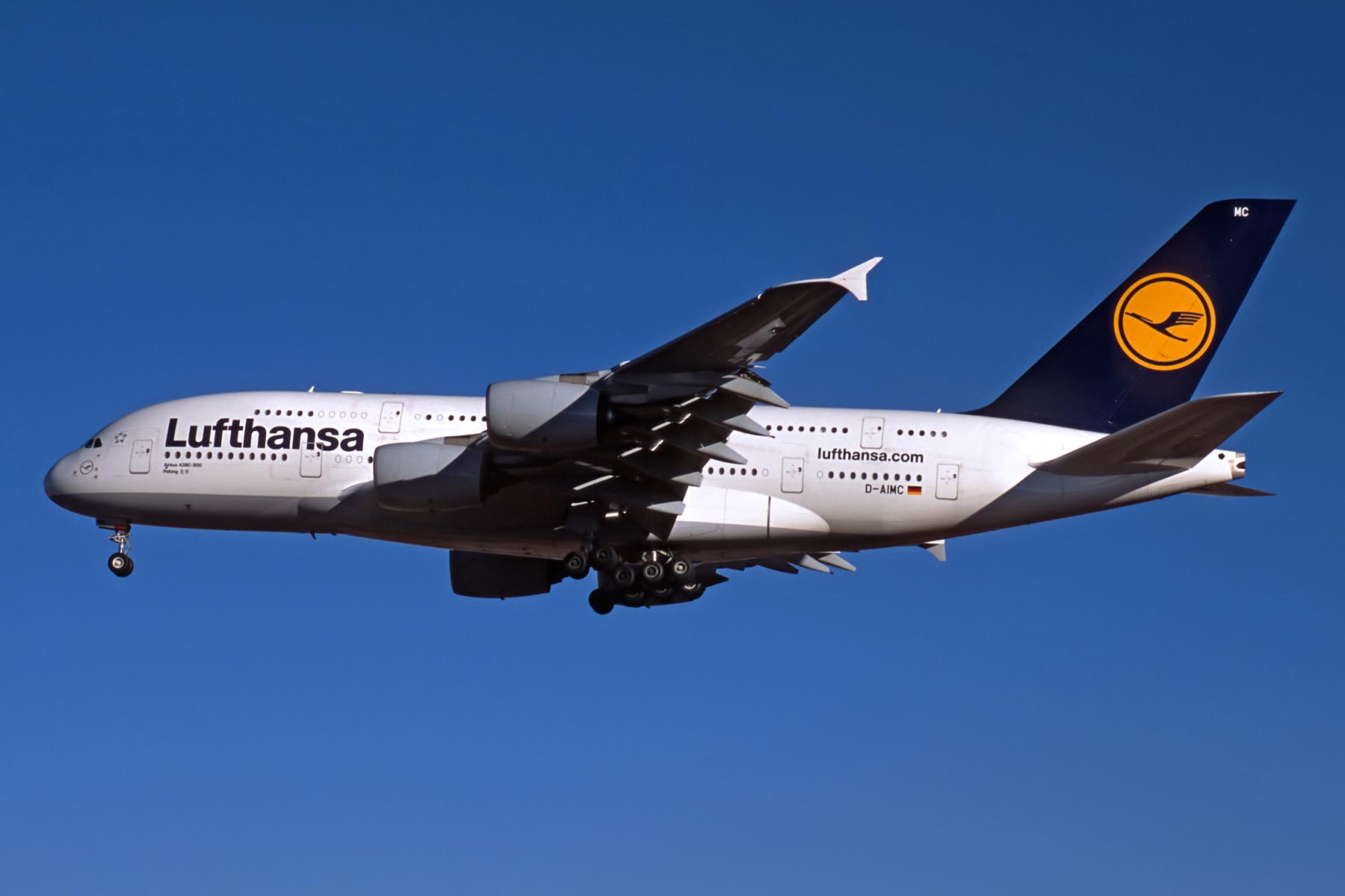 LUFTHANSA  AIRBUS A380 JNB RF F S 7738.jpg