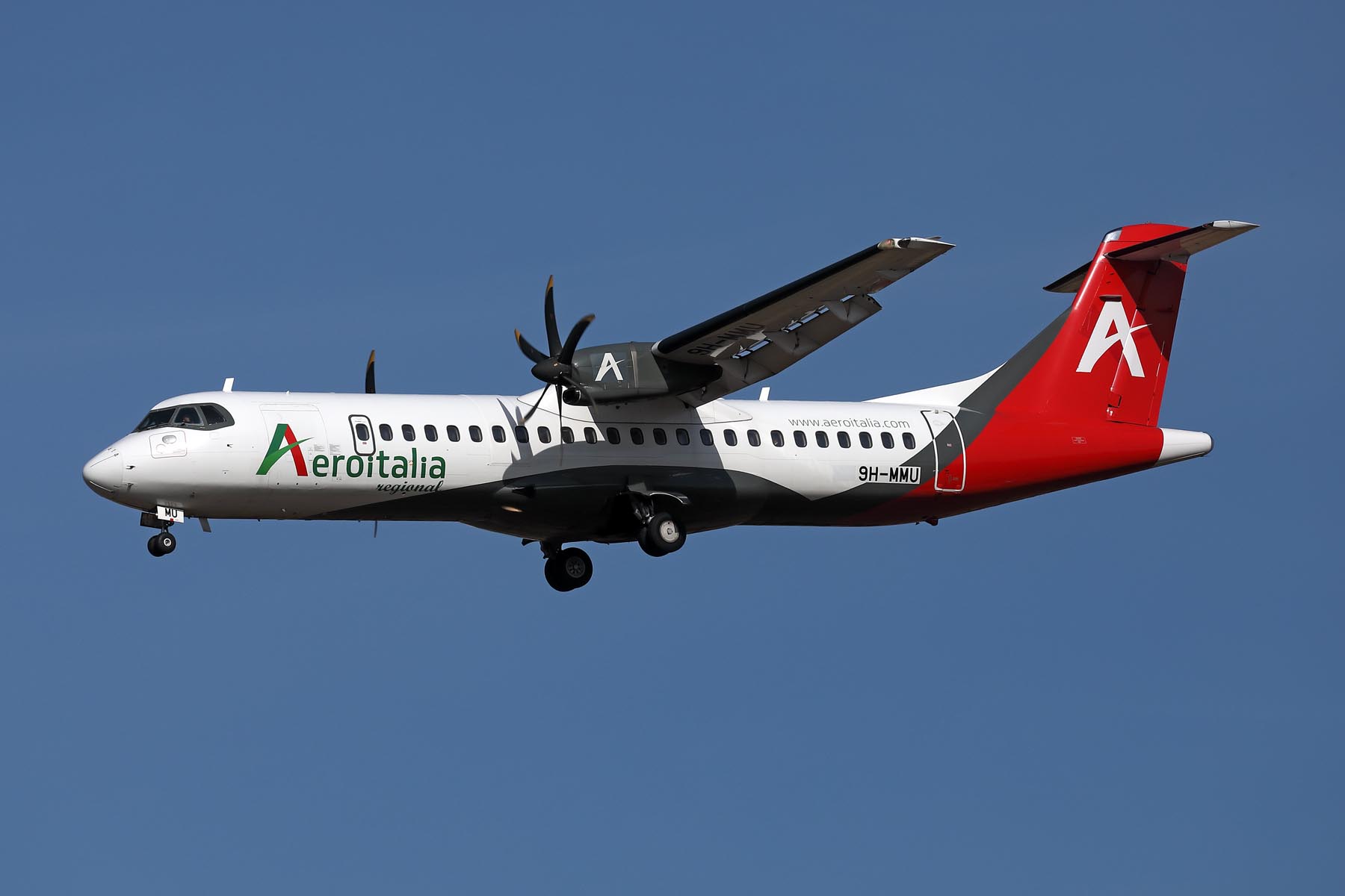 AEROITALIA REGIONAL ATR72 FCO RF 002A7627.jpg