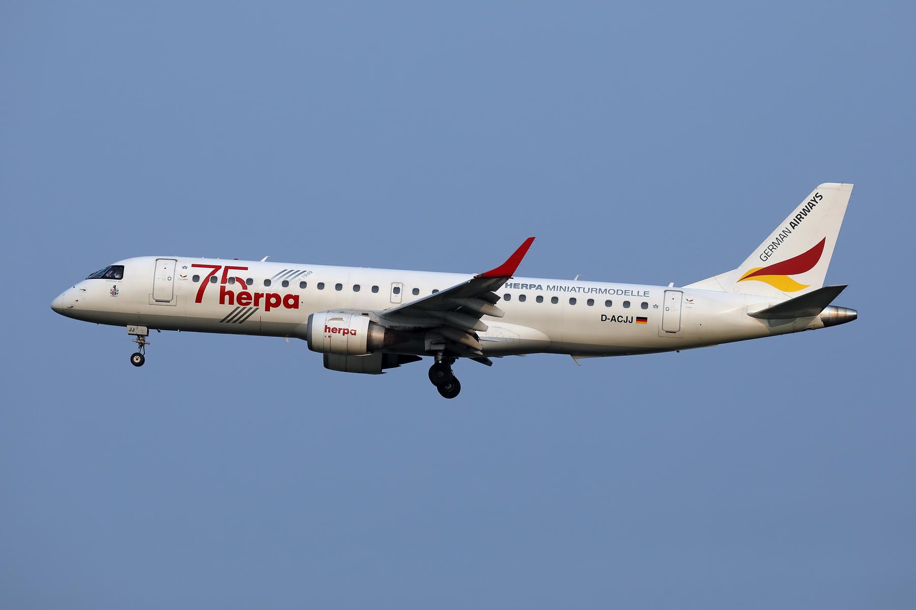GERMAN AIRWAYS EMBRAER 190 AMS RF 002A8137.jpg