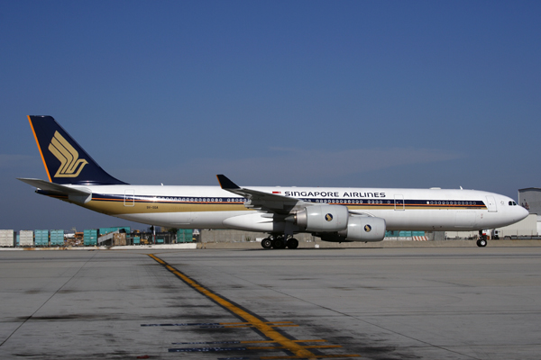 SINGAPORE AIRLINES AIRBUS A340 500 LAX RF.jpg