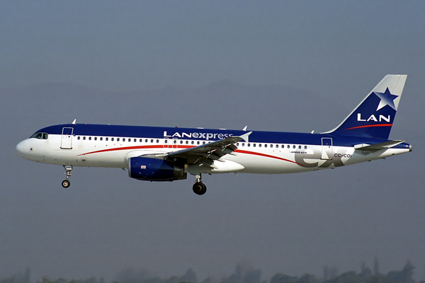 LAN EXPRESS AIRBUS A320 SCL RF 1741 20.jpg