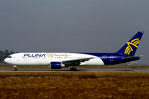 PLUNA URUGUAY BOEING 767 300 SCL RF 1742 35.jpg