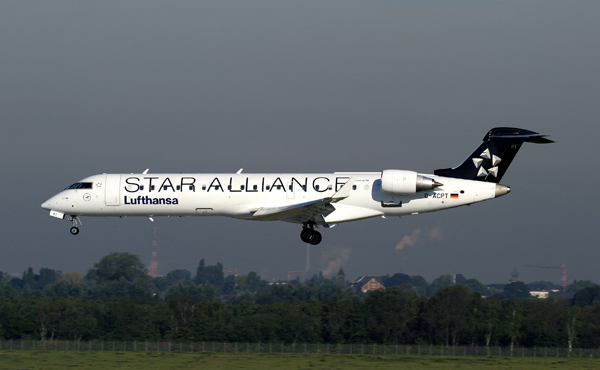 LUFTHANSA REGIONAL CANADAIR CRJ700 DUS RF.jpg