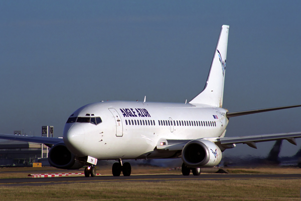 AIGLE AZUR BOEING 737 300 CDG RF 1850 27.jpg